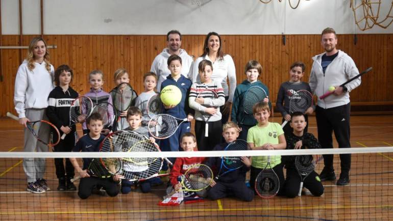 Varaždinci s veseljem uče osnove tenisa uz projekt “Tenis u školama”
