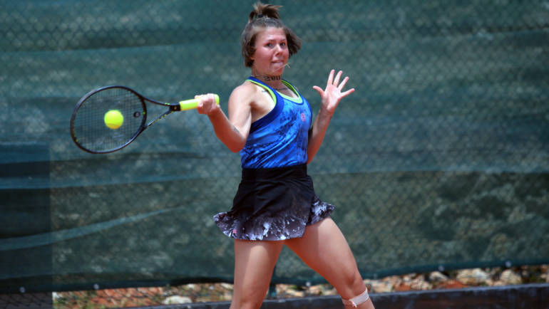 Oleksandra Olijnikova još jednom iznenadila i izborila polufinale ITF turnira u Parnuu