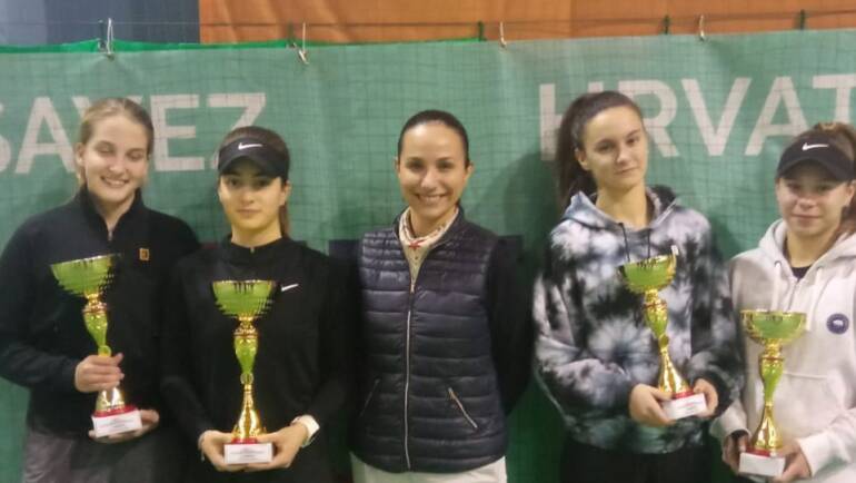 Nera Tešankić i Leticia Tarocco u finalu HEP Dvoranskog PH do 18 godina za juniorke u Ogulinu