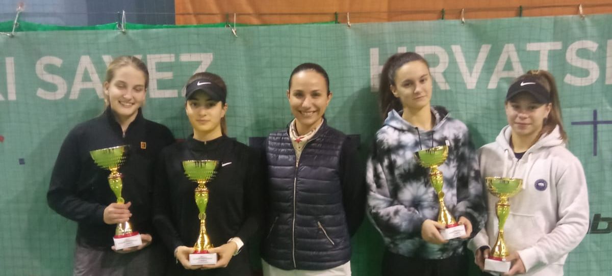 Nera Tešankić i Leticia Tarocco u finalu HEP Dvoranskog PH do 18 godina za juniorke u Ogulinu