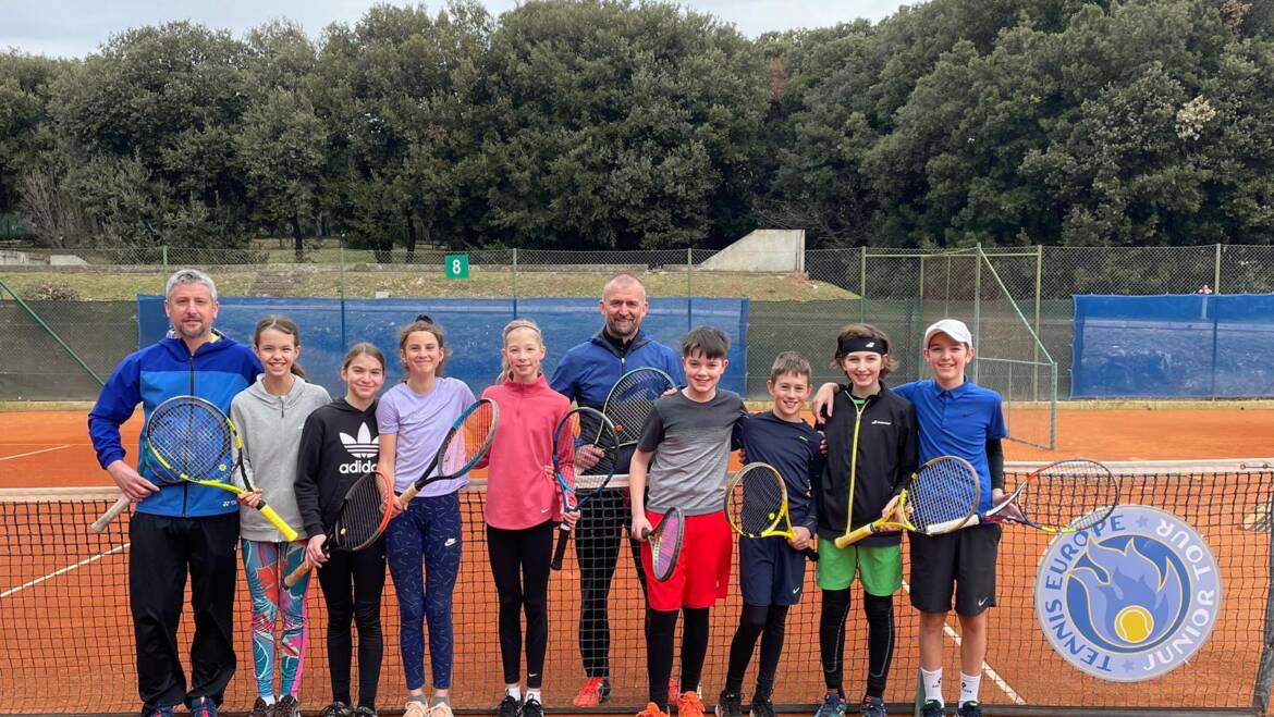 Reprezentativke i reprezentativci u uzrastu do 12 godina na trening kampu HTS-a u Vrsaru