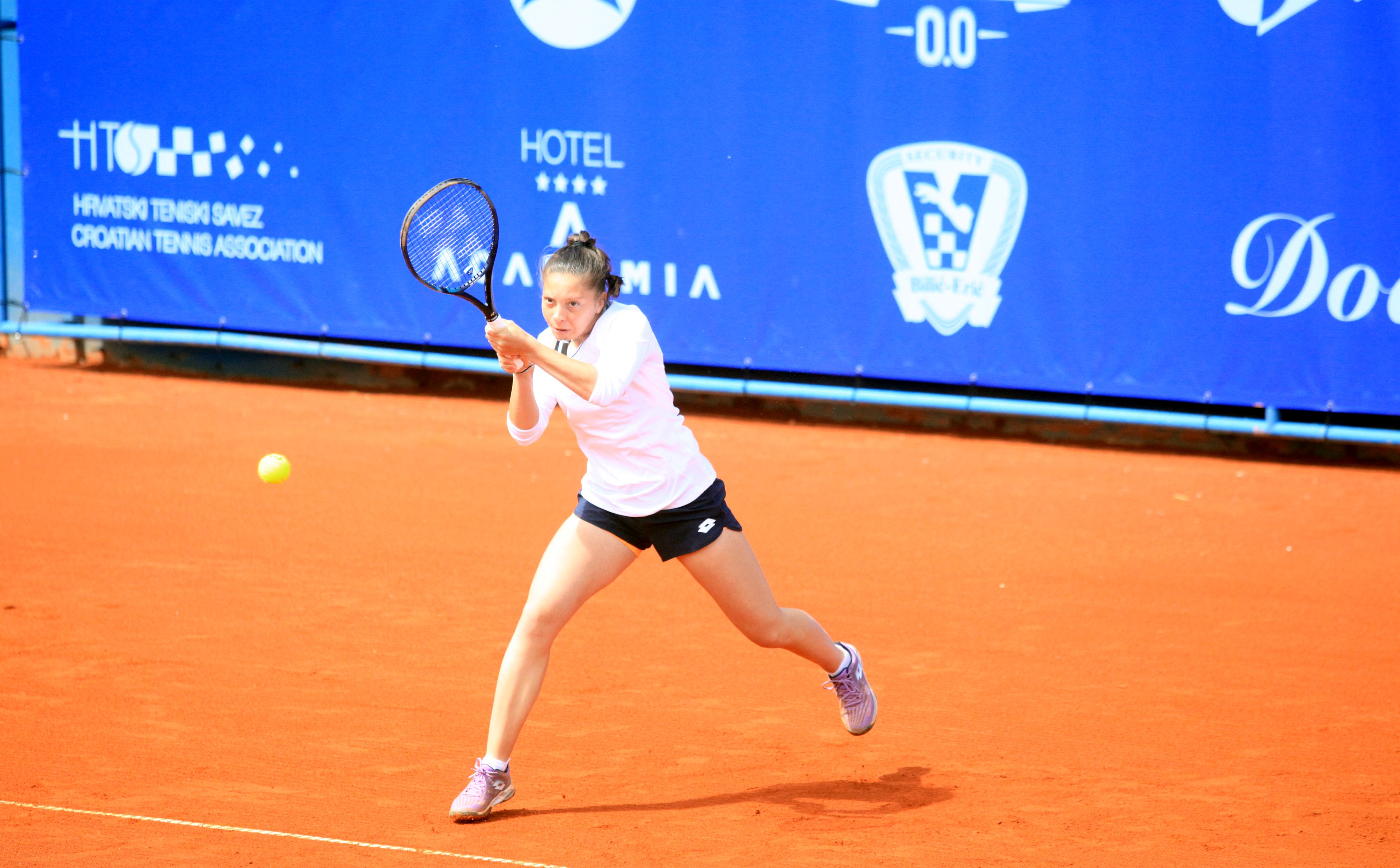Antonia Ružić svladala 6. nositeljicu za prolaz u 2. kolo ITF turnira u Murskoj Soboti