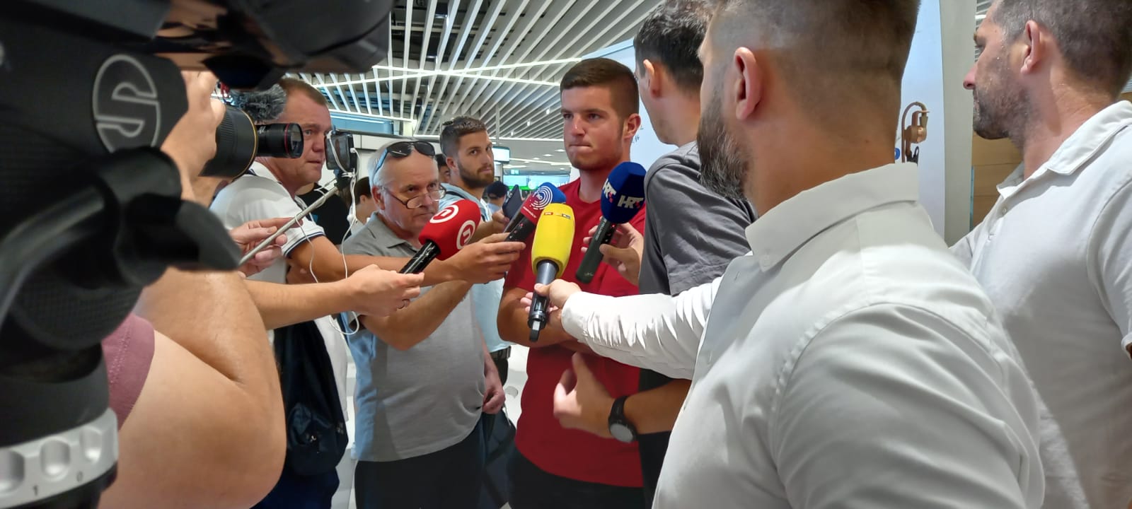 Mili Poljičak se vratio u Split nakon slavlja u Wimbledonu, veliki interes hrvatskih medija