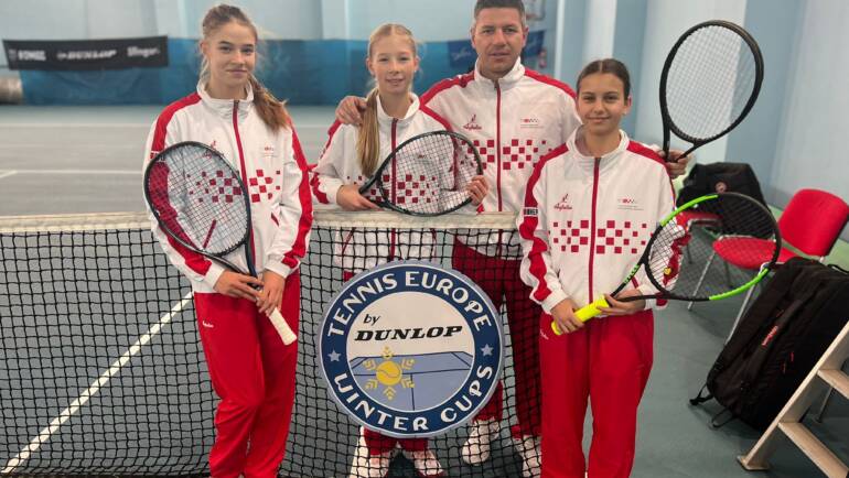 Ženska reprezentacija do 14 godina treća u Rakovniku, muška šesta u Izmiru