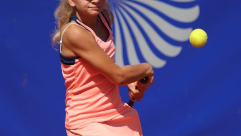 Ana Marija Rebić u finalu Tennis Europe turnira u Aurayu, s Latvijkom Jansone do naslova u paru