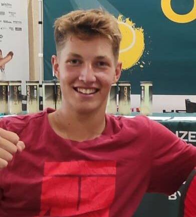 Lovro Maričić i Luna Ivković u 3. kolu juniorskog ITF turnira u Pieštanyma
