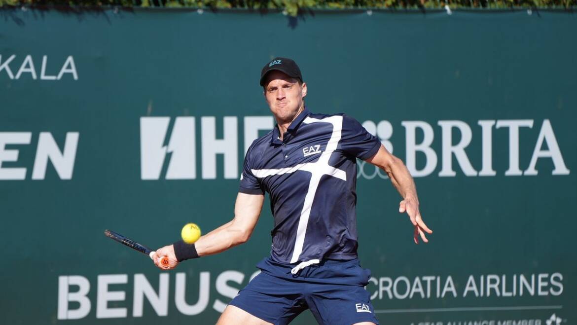 Nino Serdarušić preokretom do četvrtfinala u Zadru, poraz Mateja Dodiga