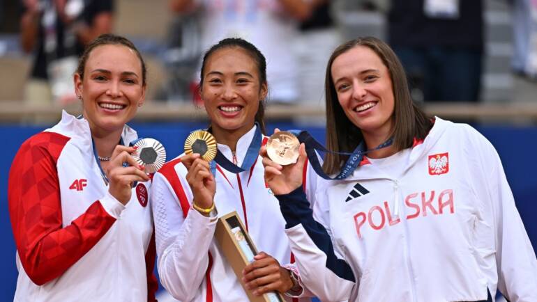 Donna Vekić osvojila srebrnu olimpijsku medalju, Qinwen Zheng prejaka u pariškom finalu