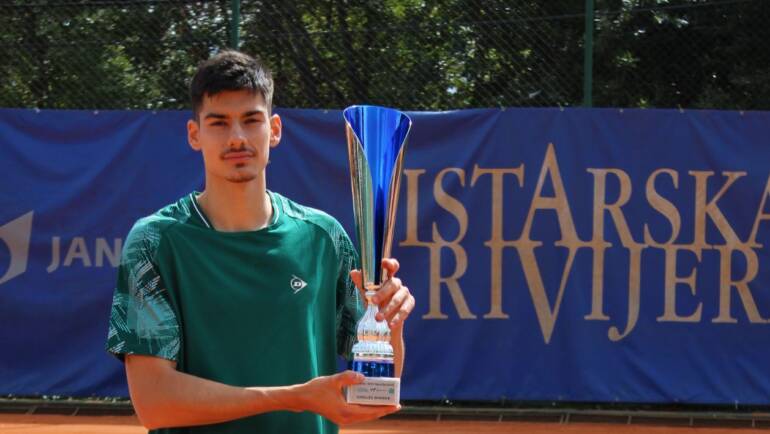 Luka Mikrut najbolji na ITF turniru u Opatiji, osvojio četvrti profesionalni naslov u singlu