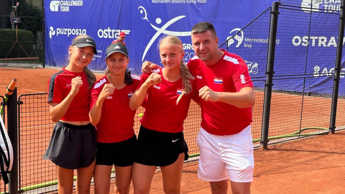 Ženska reprezentacija do 16 godina 3. na turniru Summer Cupa u Ostravi, muška 7. u Latianu