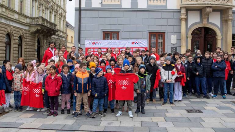 Varaždinski Korzo postao tenisko igralište!