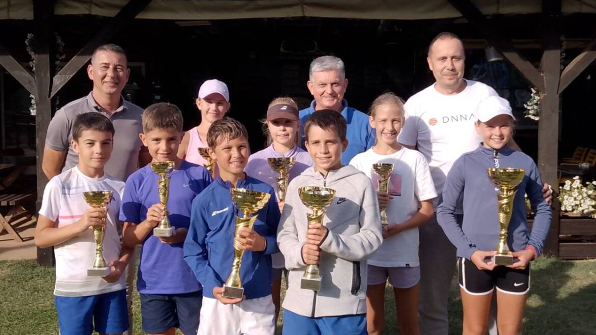 Toni Perković i Bruna Tičić pobjednici Hrvatskog Mastersa do 10 godina u Vinkovcima